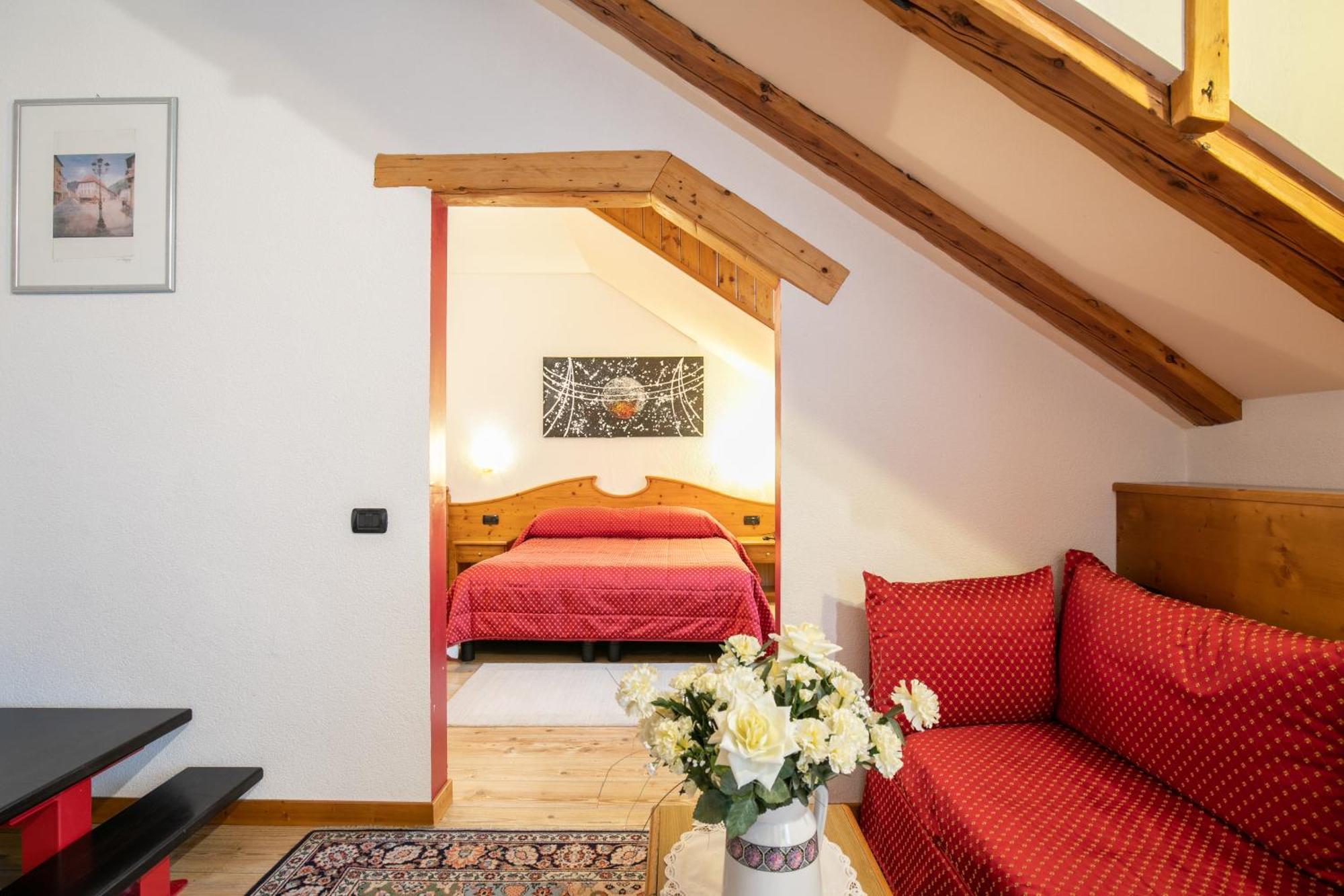 סן מרקו די קסטרוזה G. Hotel Des Alpes מראה חיצוני תמונה