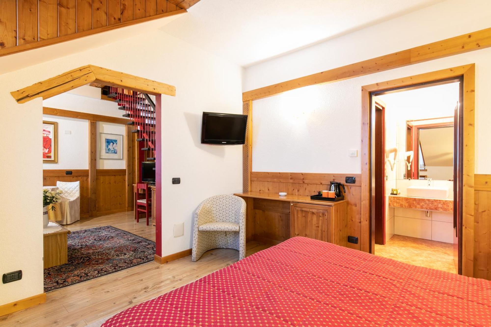 סן מרקו די קסטרוזה G. Hotel Des Alpes מראה חיצוני תמונה