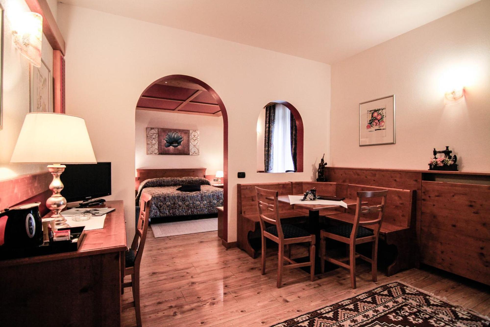 סן מרקו די קסטרוזה G. Hotel Des Alpes מראה חיצוני תמונה
