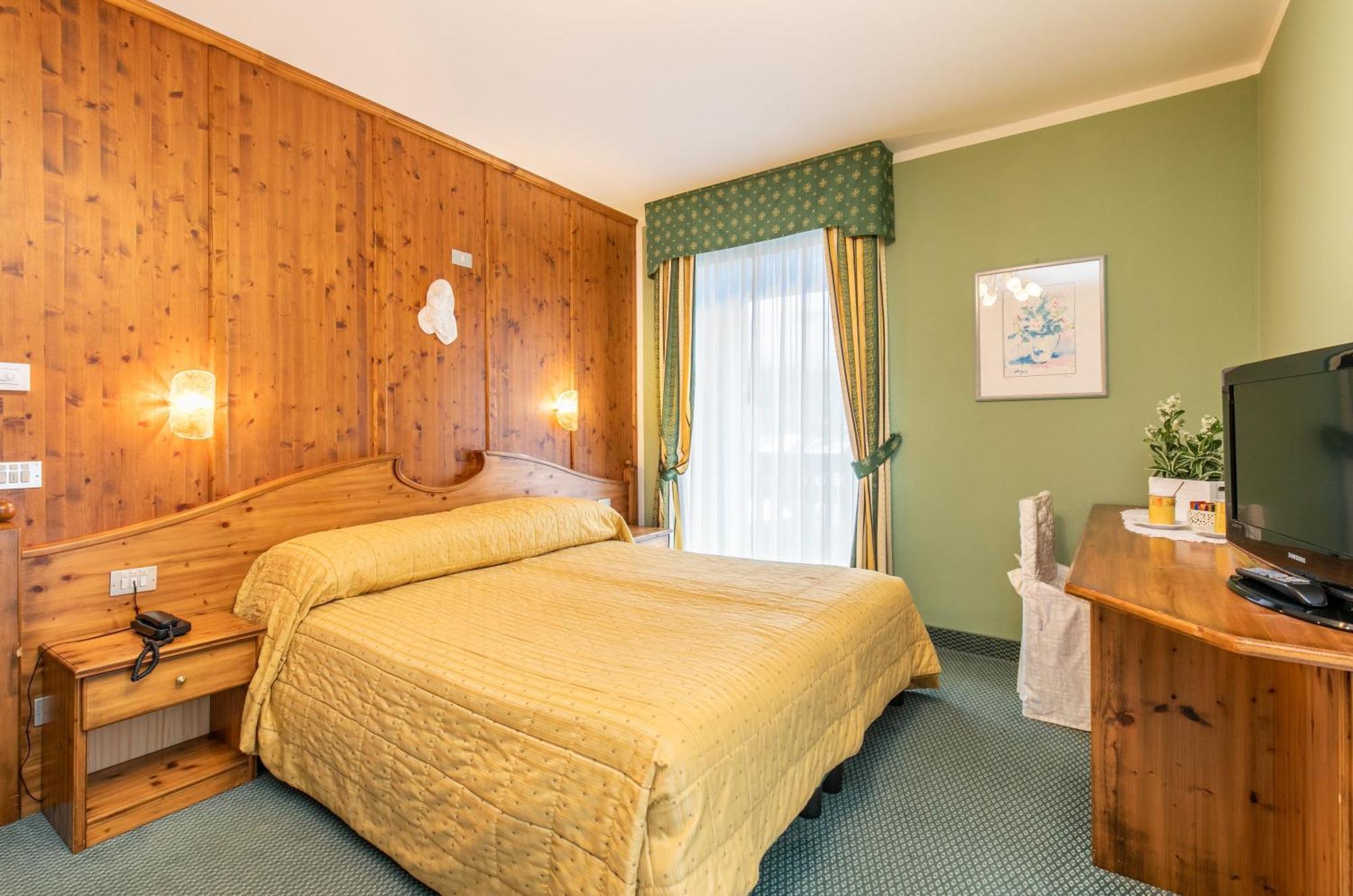 סן מרקו די קסטרוזה G. Hotel Des Alpes מראה חיצוני תמונה