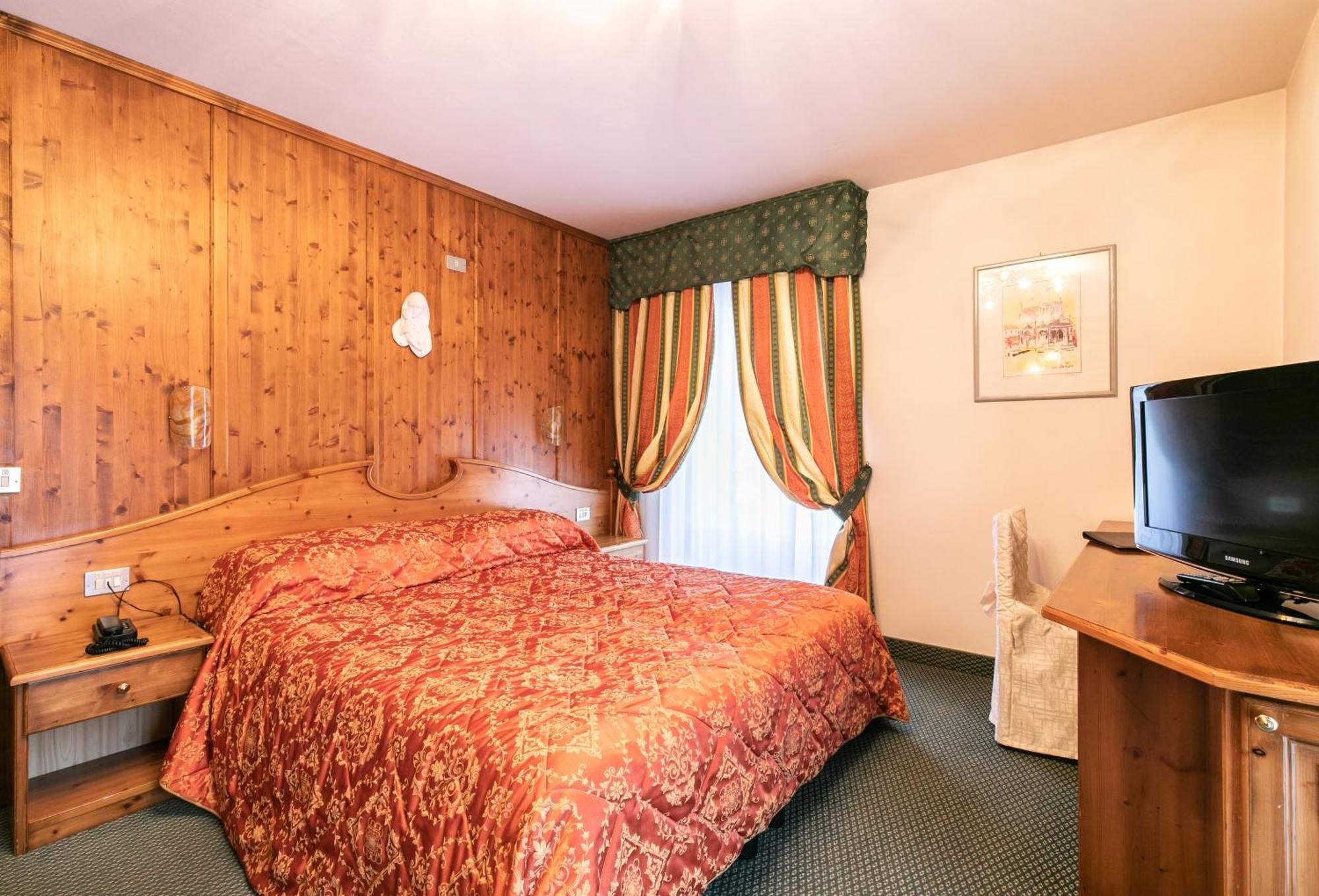 סן מרקו די קסטרוזה G. Hotel Des Alpes מראה חיצוני תמונה