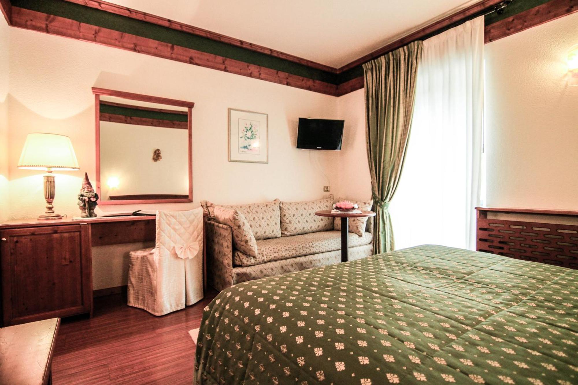 סן מרקו די קסטרוזה G. Hotel Des Alpes מראה חיצוני תמונה
