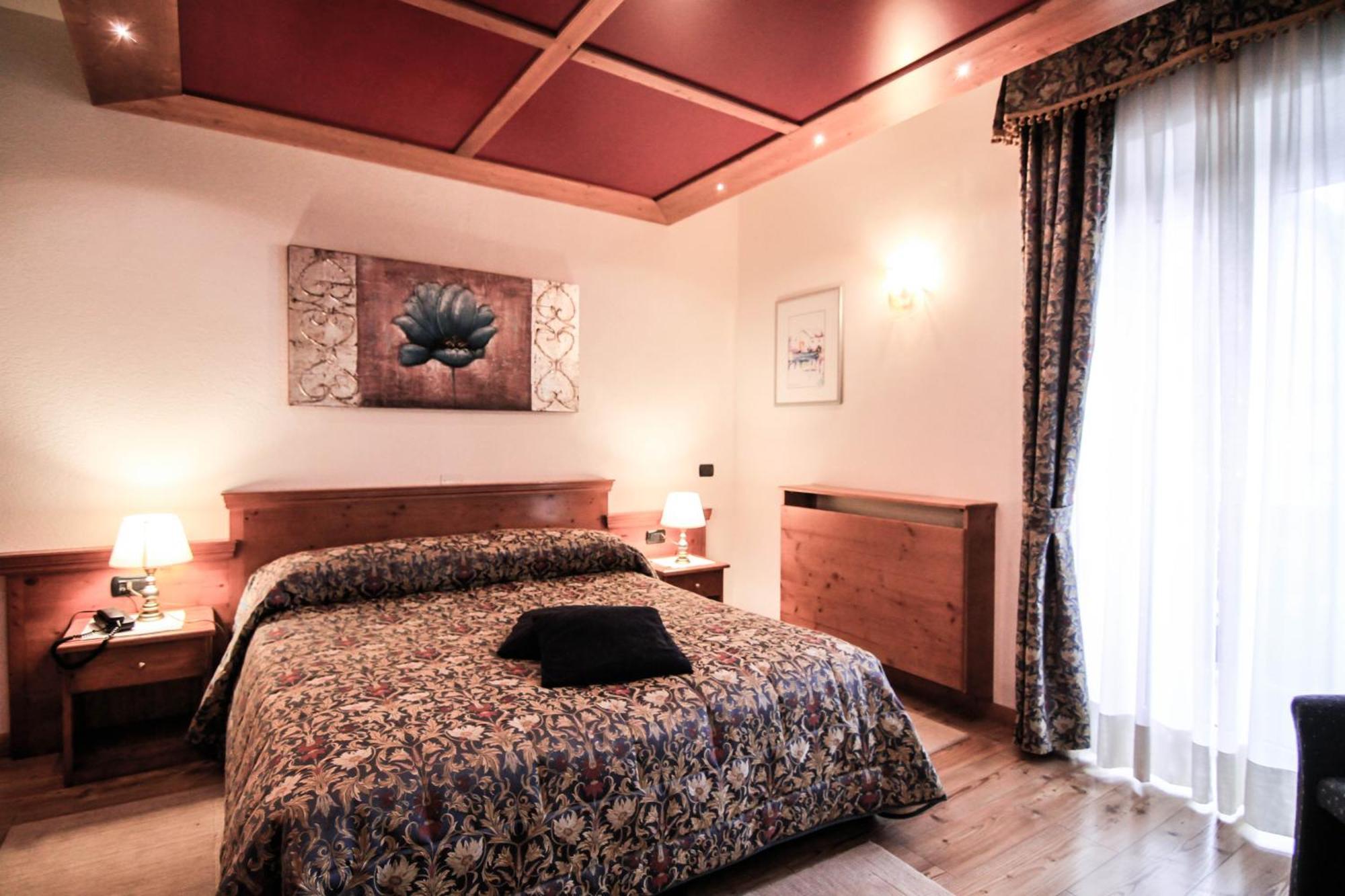 סן מרקו די קסטרוזה G. Hotel Des Alpes מראה חיצוני תמונה